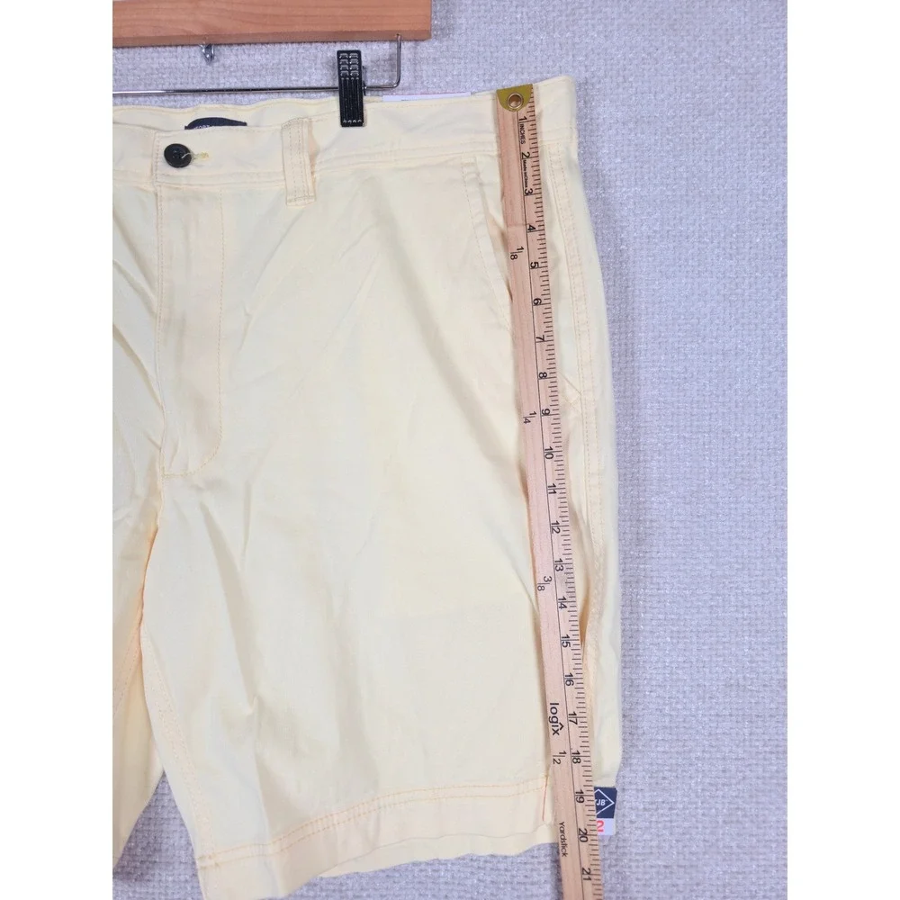 St Johns Bay Mens 42‎ Yellow Anise Flat Front Shorts 9 Inseam *PLEASE READ*